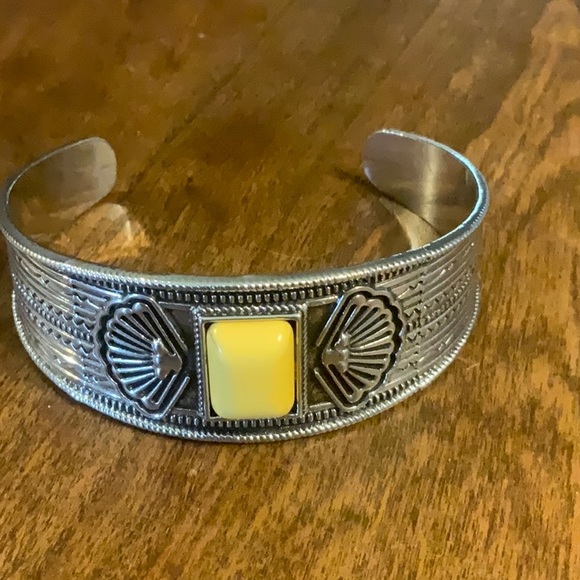 Silver tone, cuff bracelet, rectangular yellow stone on the top, antiquing - Picture 1 of 2